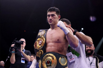 Бивол уверенно победил Бетербиева и готов к третьему бою