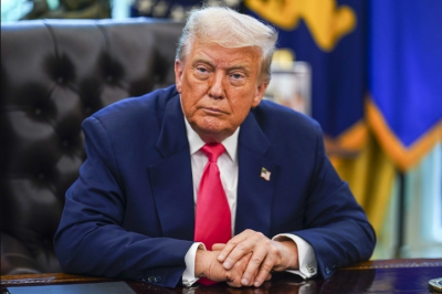 Белый дом отверг обвинения в давлении на Трампа как "смехотворные"