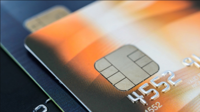 Не больше 20 карт в одни руки: в России готовят ограничения на выдачу банковских карт