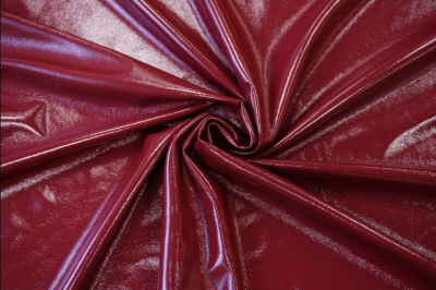 6 предметов из лаковой кожи, которые будут в тренде в 2026 году