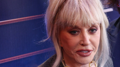 Алла Пугачева зарабатывает миллионы на старых хитах в России, но живет на Кипре